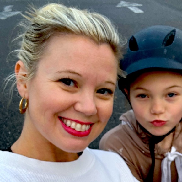 Meet your Posher, Heather - Picture 1 of 2